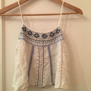 urban outfitters brand flowy crop top